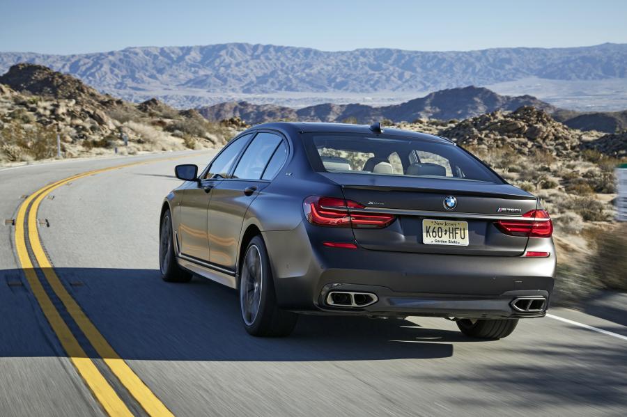  BMW M760i xDrive 2017 года  (NA) (фото 5 из 154)
